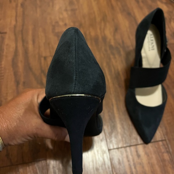 Alfani Step Flex navy heels. Size 7.5 - Picture 4 of 5
